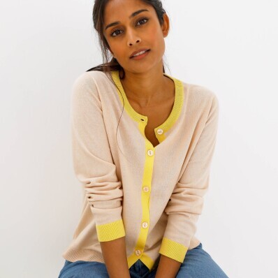 Dvojfarebný sveter s okrúhlym výstrihom