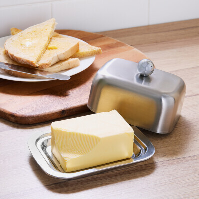 Dwustronna puszka na masło