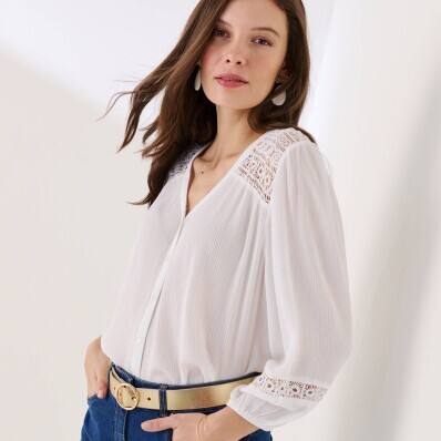 Halenka s výstřihem do V  a macramé