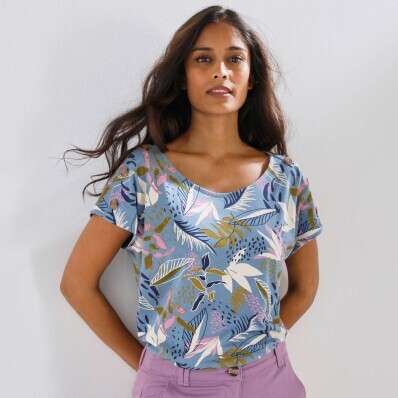 Футболка з принтом та ґудзиками на плечах