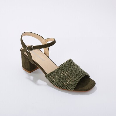 Sandály na podpatku, efekt macramé