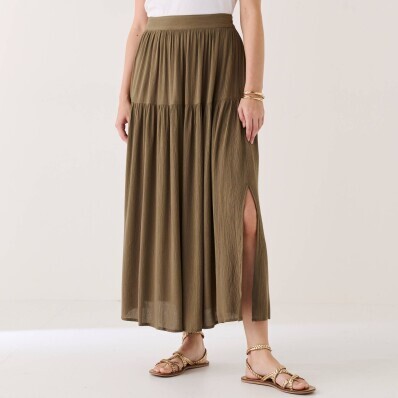 Długa, jednokolorowa spódnica z krepy z elastyczną talią