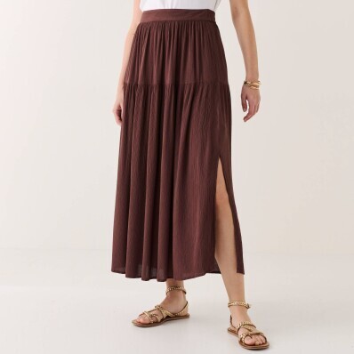 Długa, jednokolorowa spódnica z krepy z elastyczną talią
