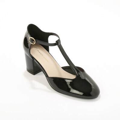 Чоботи з лакованої шкіри з ремінцем на підйомі