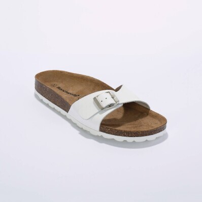 Pantofle s kovovu sponou