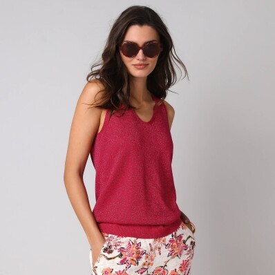 Топ з V-подібним вирізом та металевою ниткою