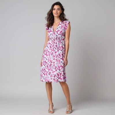 Krátké šaty s překříženým výstřihem a potiskem