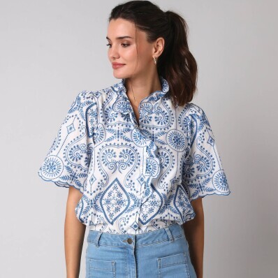 Košilová halenka s výšivkou a volány