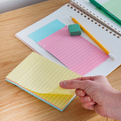 100 listů v samolepícím bločku