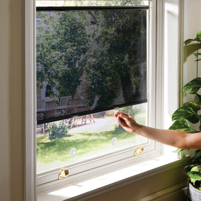 Roleta s přísavkami