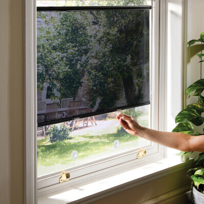 Roleta s přísavkami