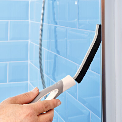 2 kartáče na čištění spár