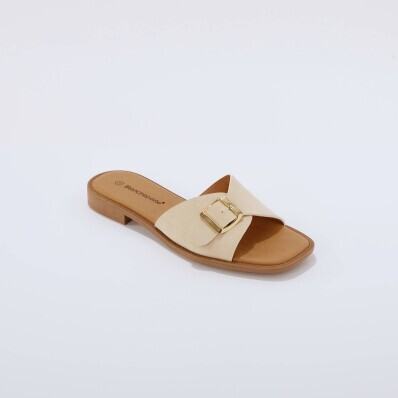 Kapcie z boczną klamrą