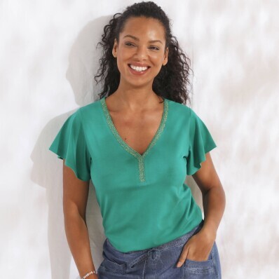 Tričko s výstrihom do V a trblietavou lemovkou