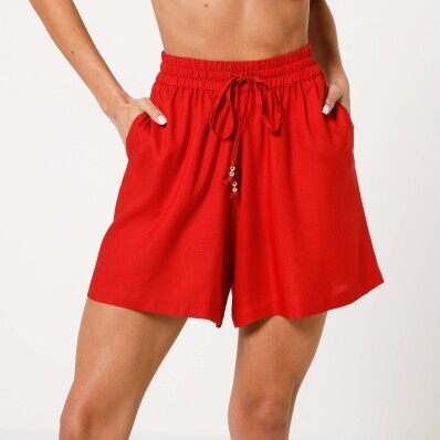 Szerokie, jednokolorowe, przewiewne szorty z wiskozy