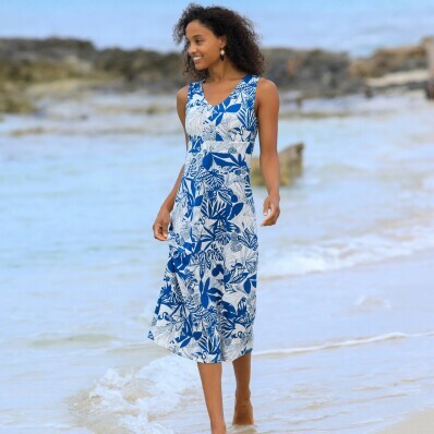 Rozkloszowana sukienka midi bez rękawów z nadrukiem