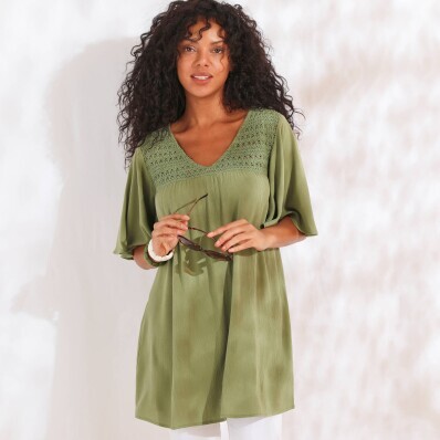 Długa tunika z makramą i dekoltem w szpic