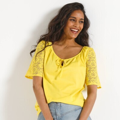 Koszulka z koronkowymi rękawami i wiązaniem przy dekolcie