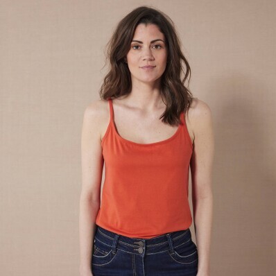 Top s úzkými ramínky, z bio bavlny