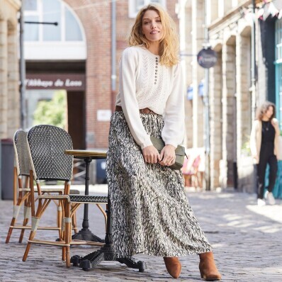 Pulóver s ažúrom a tuniským výstrihom na gombíky