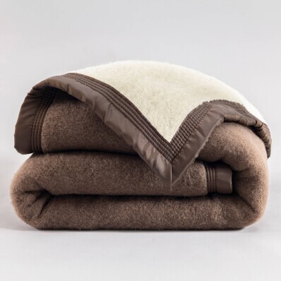 Dvoubarevná vlněná přikrývka 600g/m2