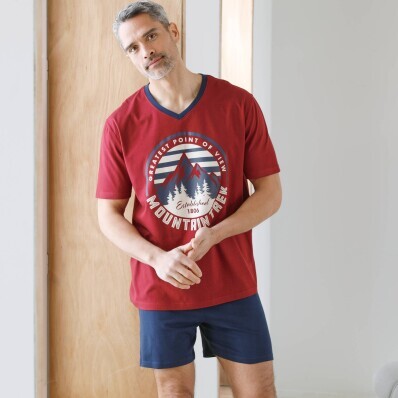 Pijamale cu pantaloni scurți imprimați și decolteu în V