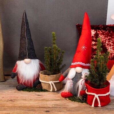 Pán Škriatok s kvetináčom