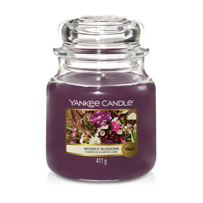 Vonná sviečka Yankee Candle stredná Moonlit blossoms